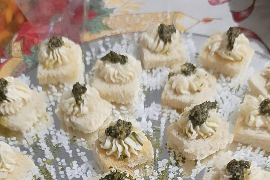 Canape de queijo com molho pes