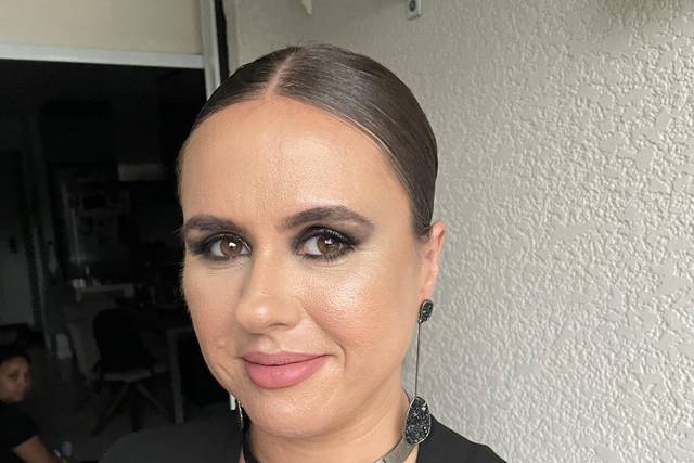 Maquiagem e cabelo