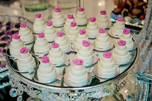 Mini bolos de casamento