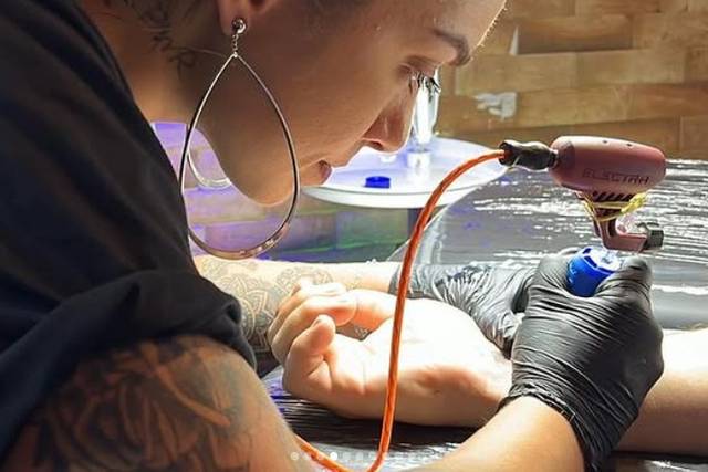 Tatuando