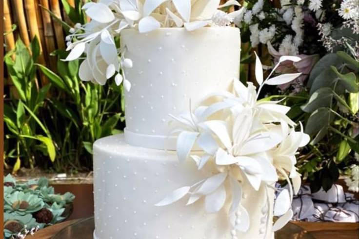 Bolo de casamento com flores