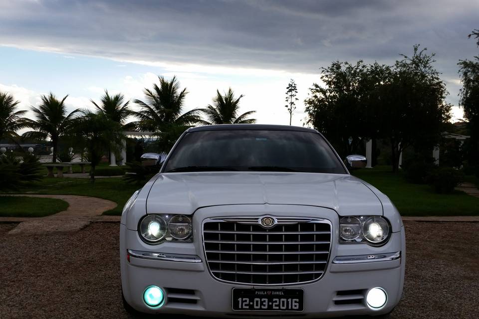 Chrysler 300C branco