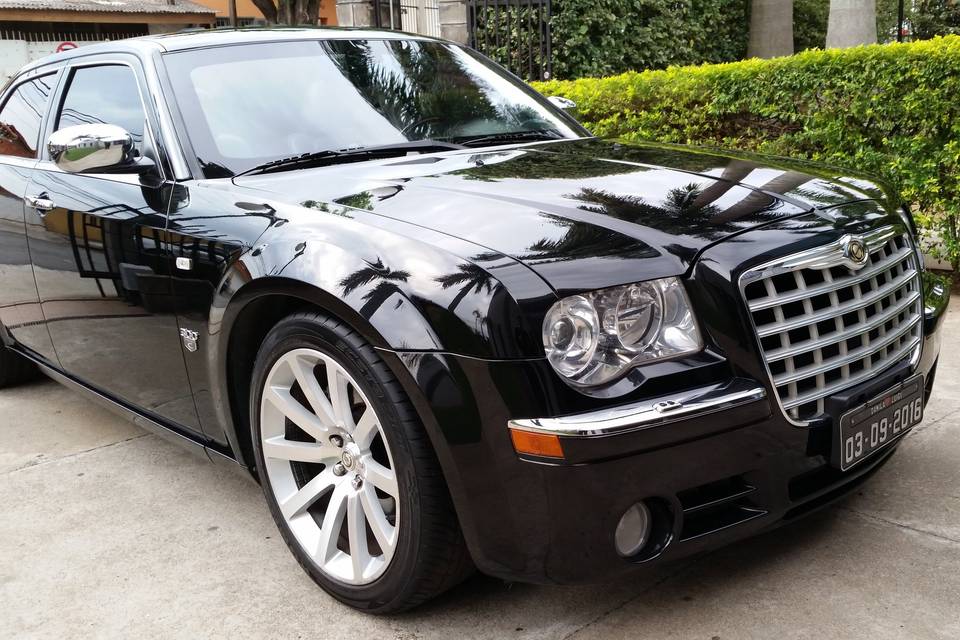 Chrysler 300C preto