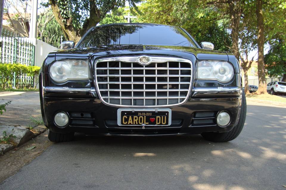 Chrysler 300C preto