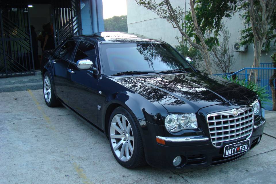 Chrysler 300C preto