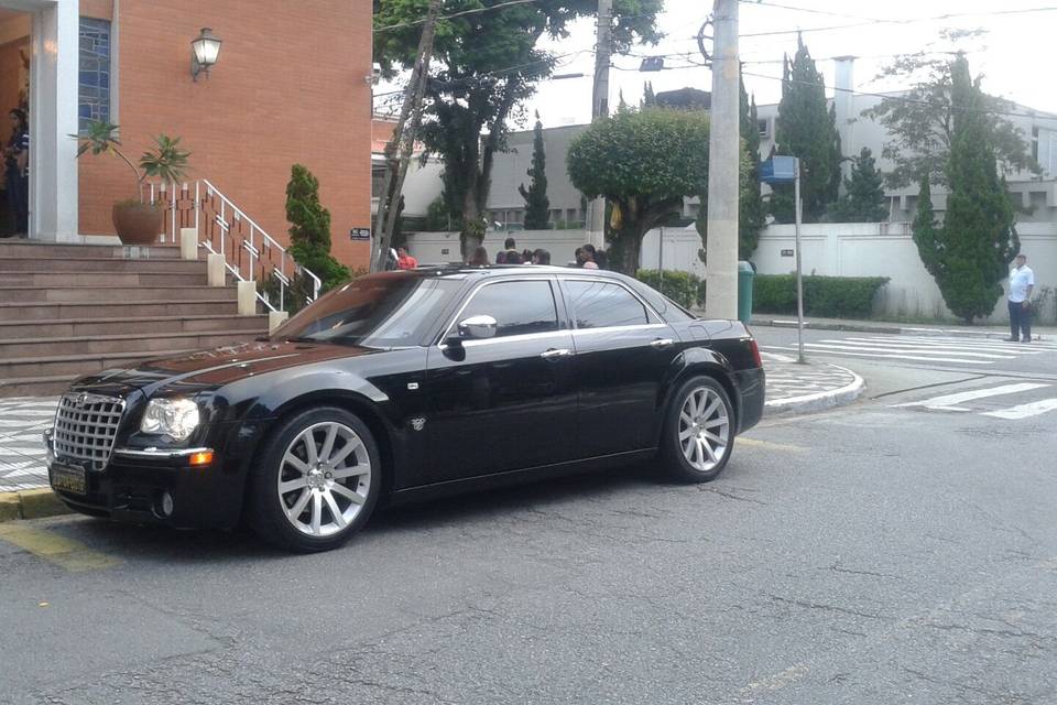 Chrysler 300C preto