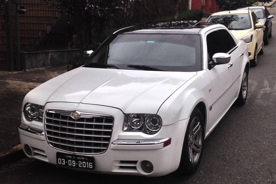 Chrysler 300C branco