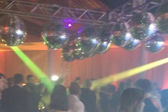 Boate bombando