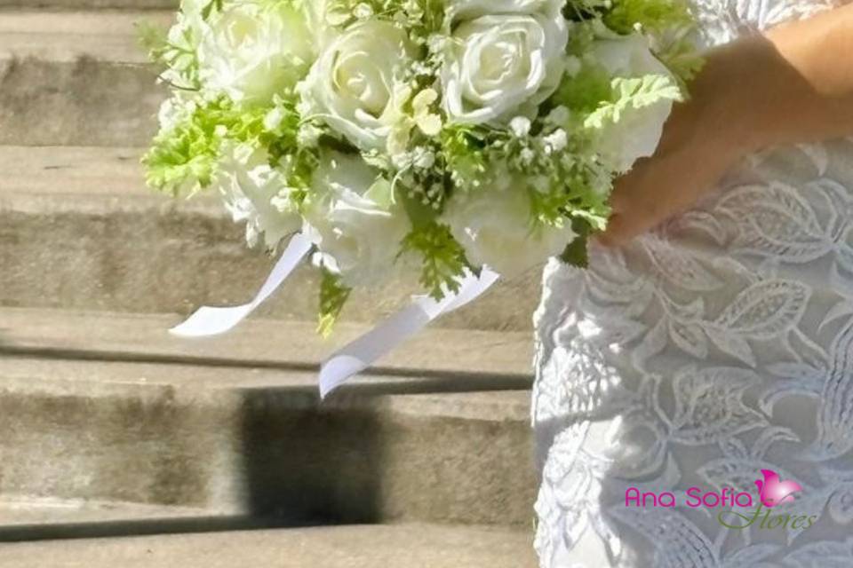 Buquê Romântico Rosas Brancas