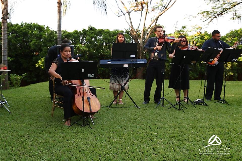 Only Love - Grupo Musical