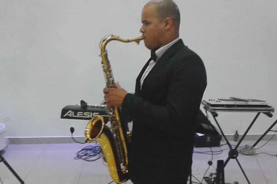 Saxofonista e Flautista.Master