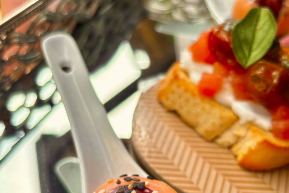 Bombom de salmão curado e taré