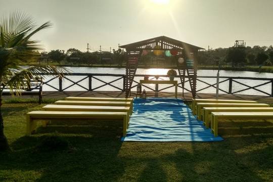 Casamento na beira do lago