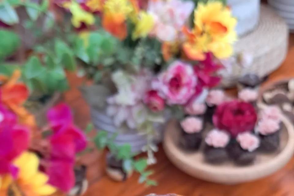 Mesa de doces finos com pudins