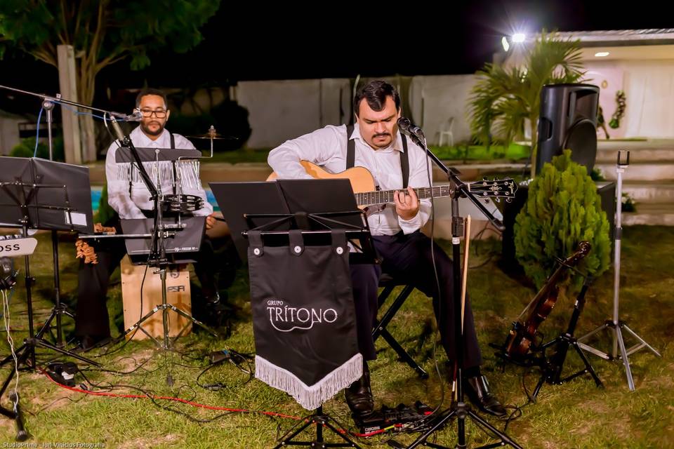 Violão, percussão e piano