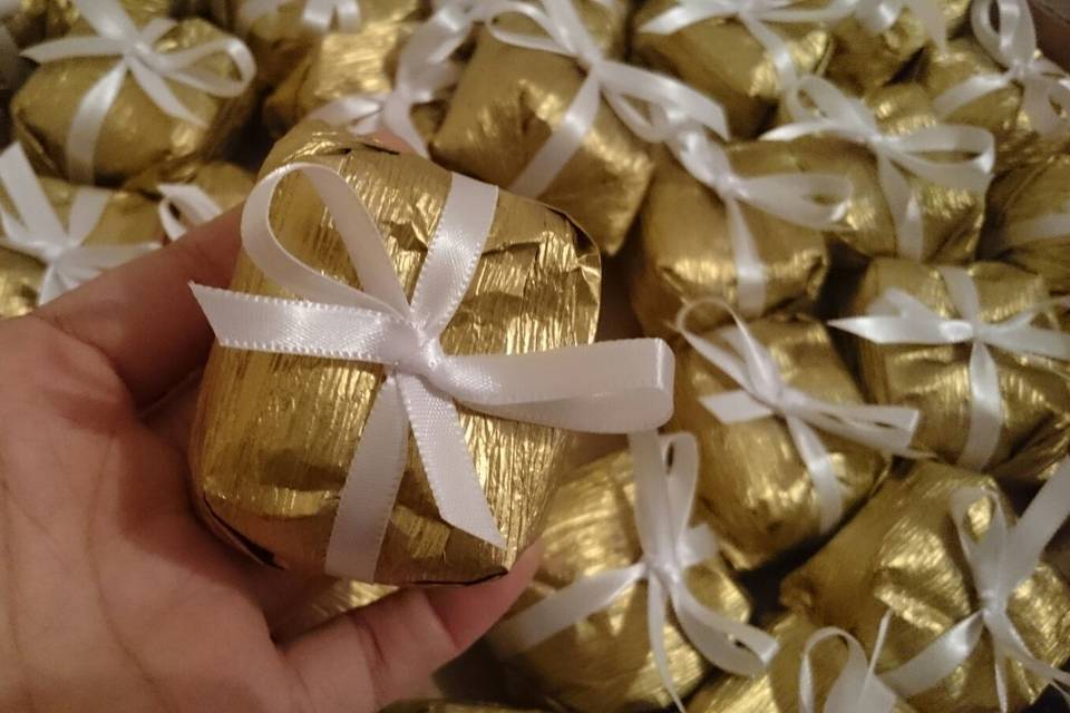 Dourado com branco