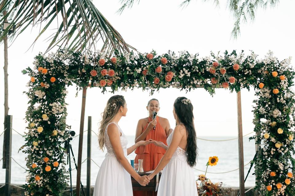 Três mulheres no altar