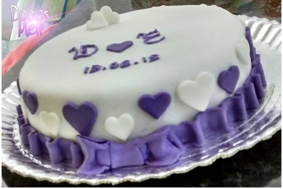 Bolo casamento branco e roxo