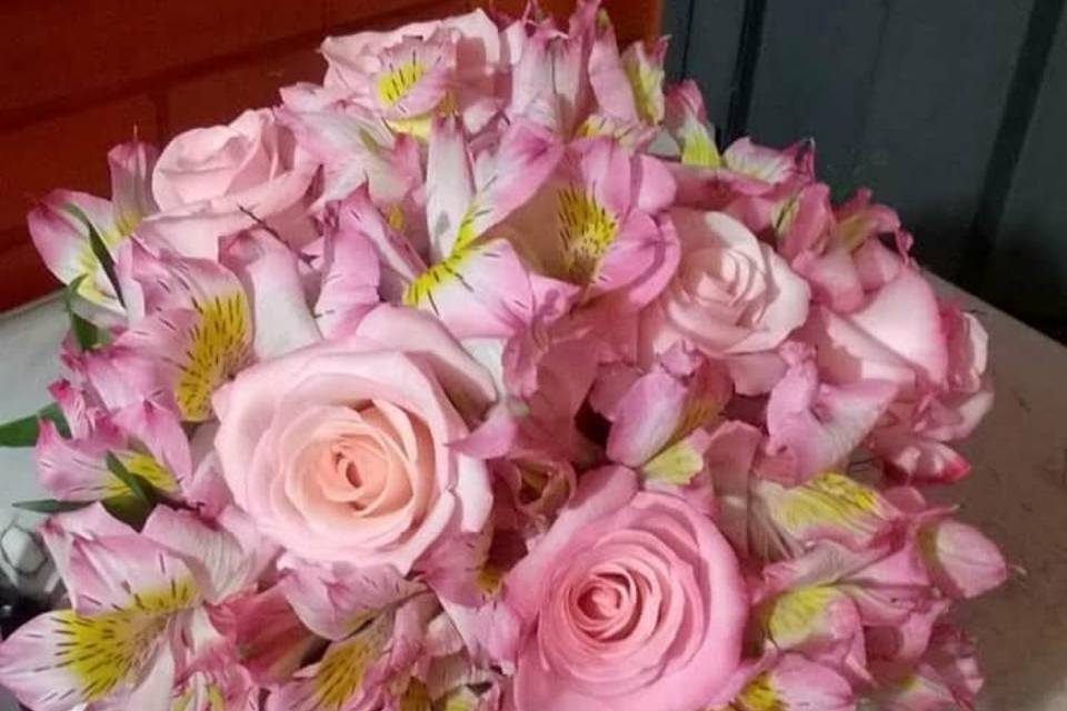 Bouquet austromelias rosas