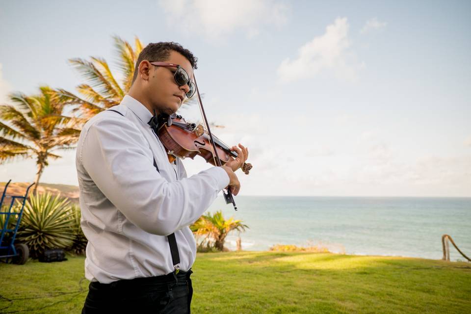 Violinista na area cerimonia