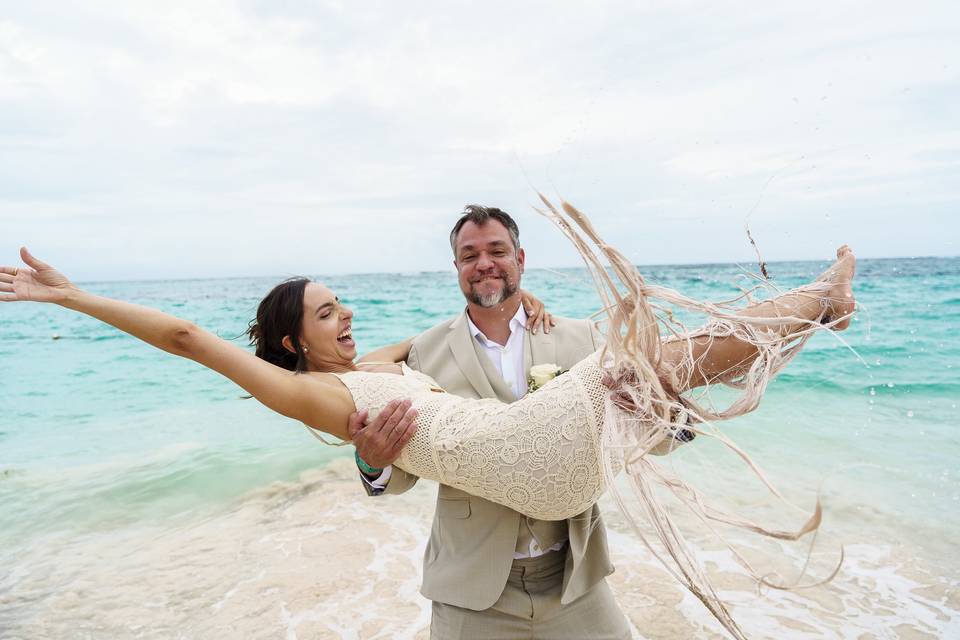 Felizes no mar do Caribe