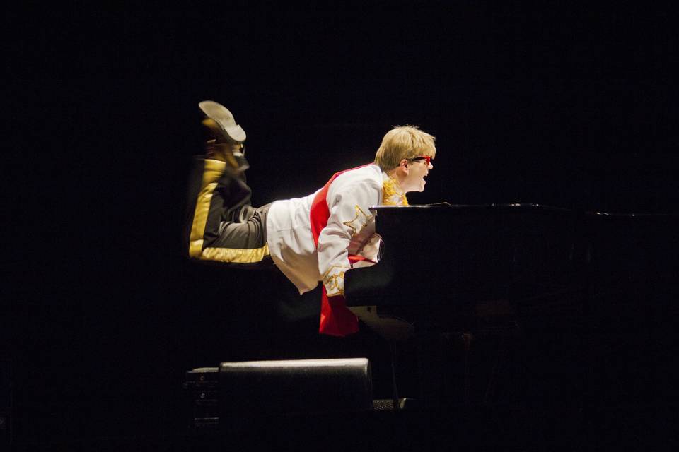 Salto Elton John Tribute