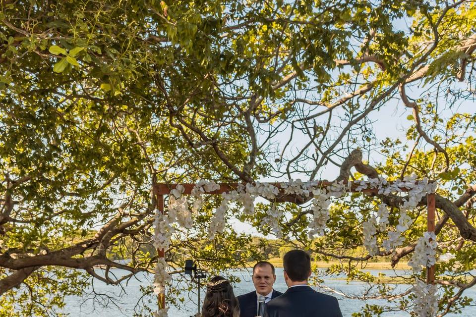 Casamento com vista pra lagoa