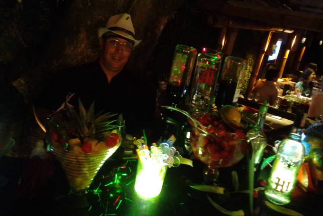 Bar tropical noturno