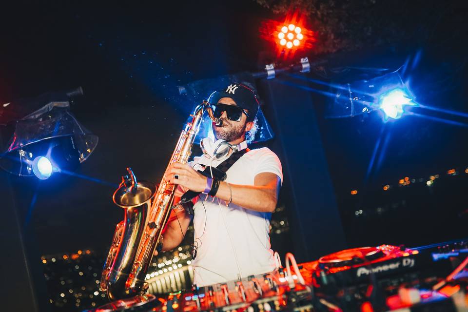 Ryon Sax Dj