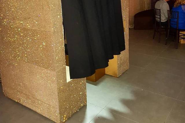 Cabine strass dourada