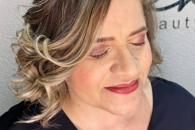 Penteado e maquiagem