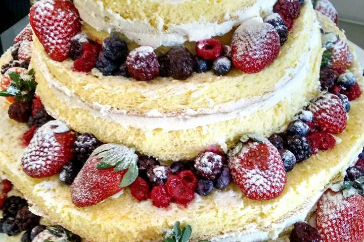 Naked Cake Frutas Vermelhas