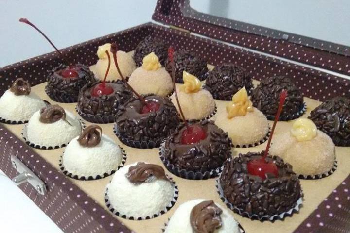 Caixa de Brigadeiros Noivos