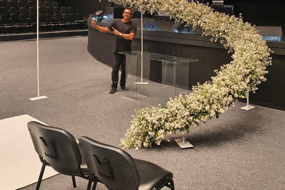Arco Sinuoso no Altar