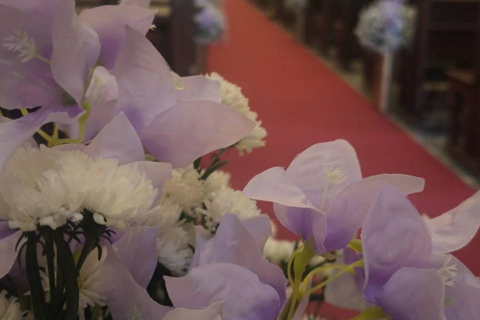 Caminho com detalhes Lilais