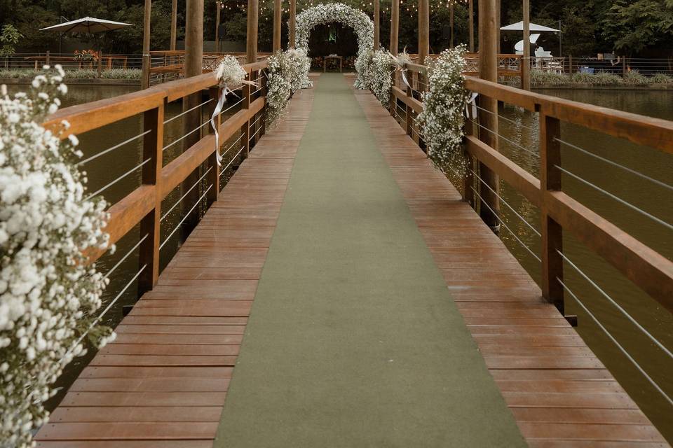 Deck sob o lago