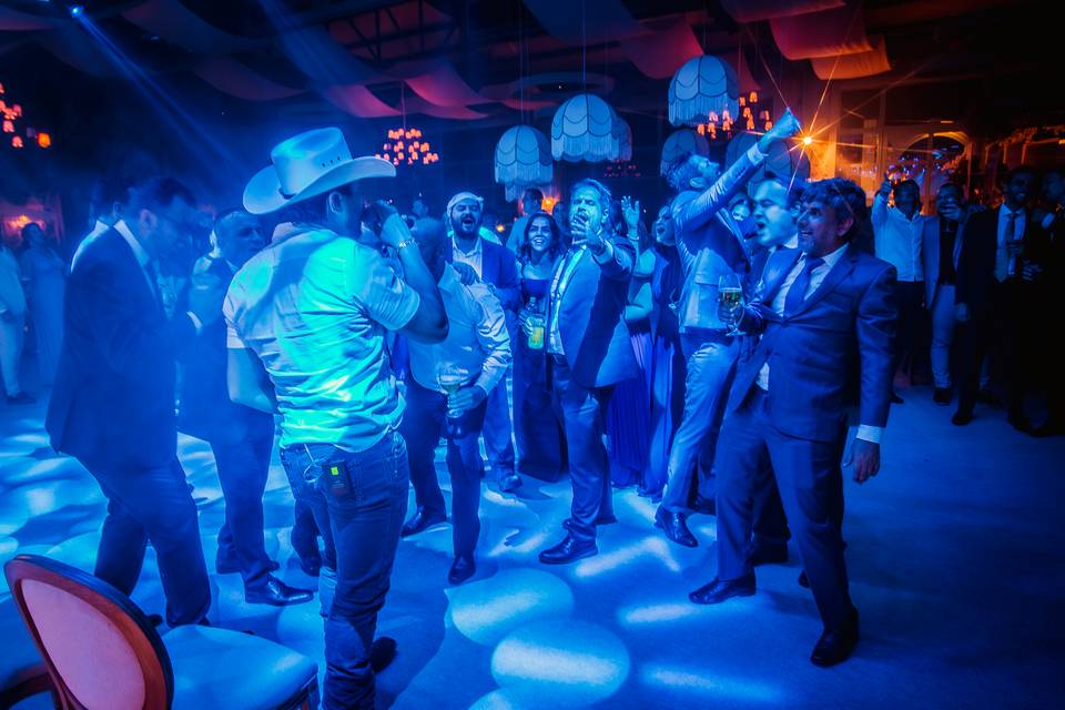 SERTANEJO CLÁSSICOS E RAÍZ