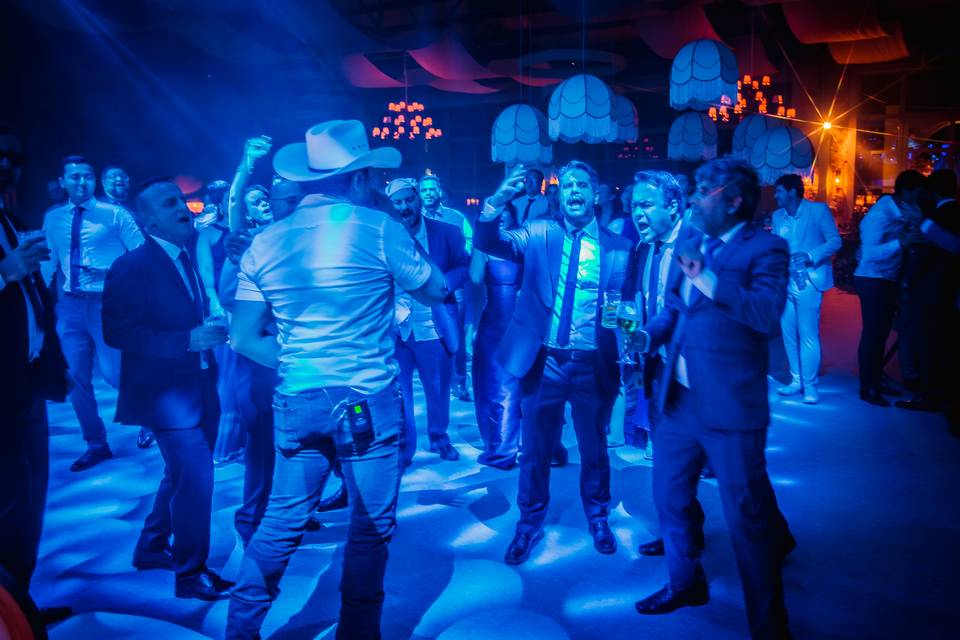 SERTANEJO CLÁSSICOS E RAÍZ