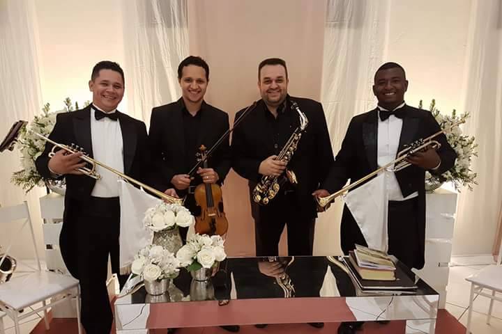 Sax, violino e clarins