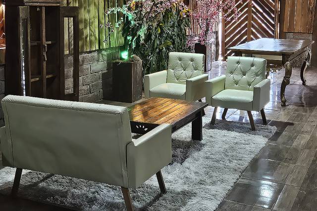 Área lounge aconchegante.