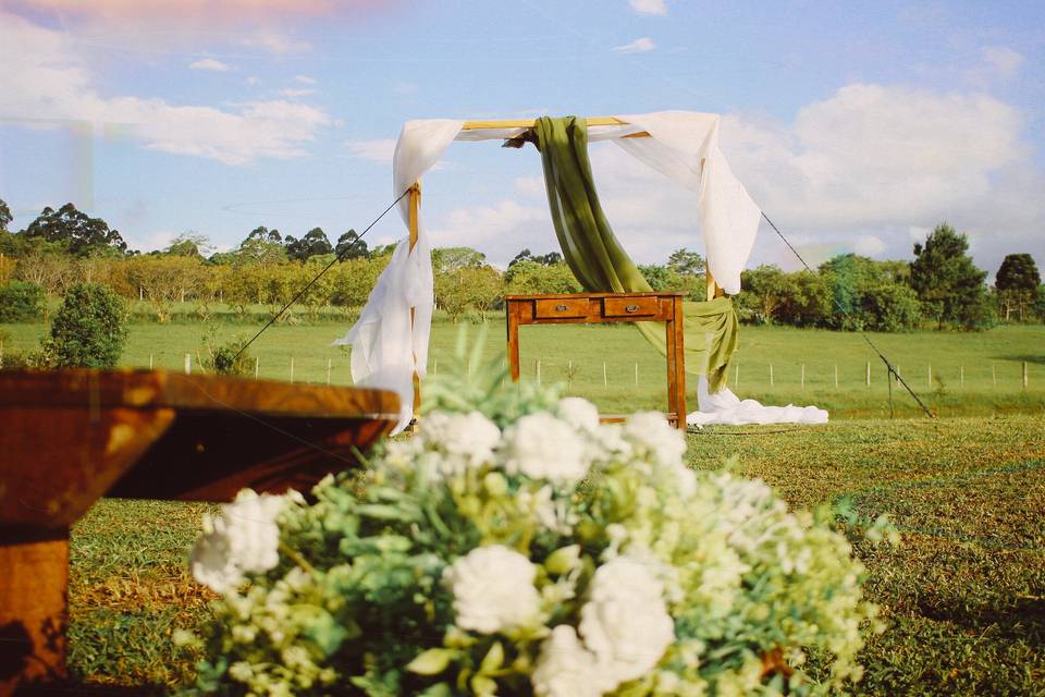 Altar com vista para o campo
