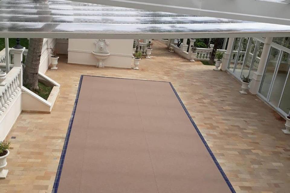 Cobertura e tablado sobre pisc