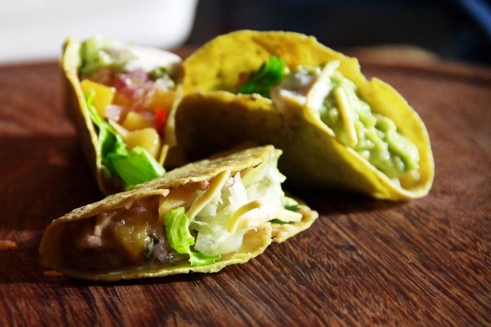 Mini tacos com guacamole