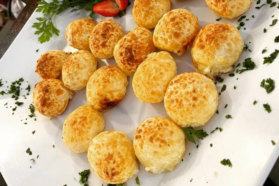 Pão de queijo recheado