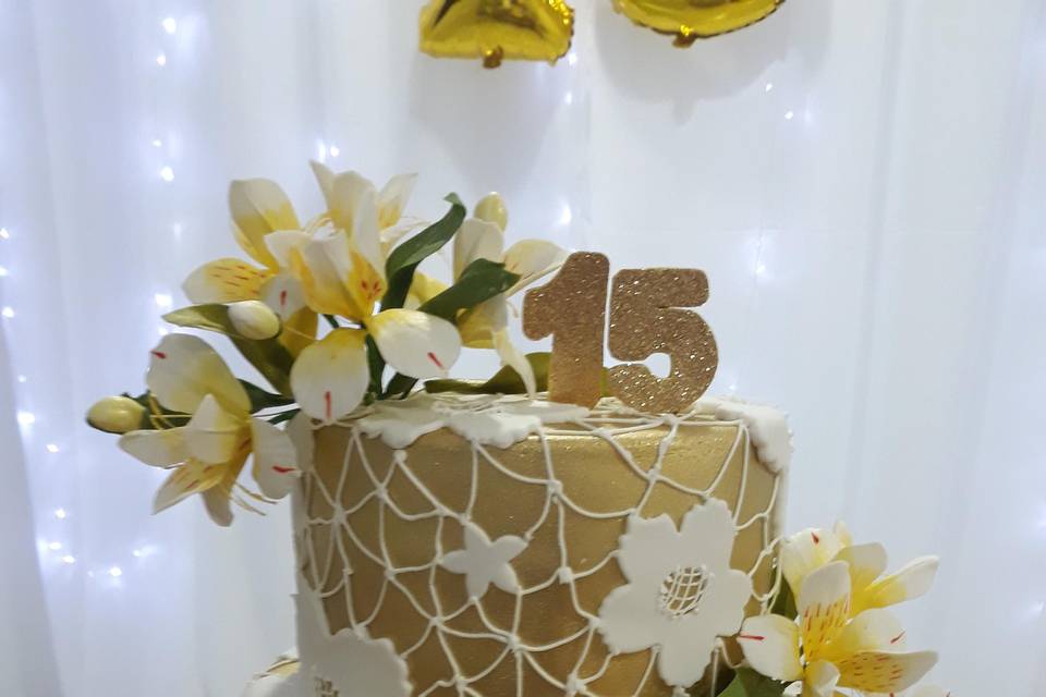 Rendado com flores de açúcar
