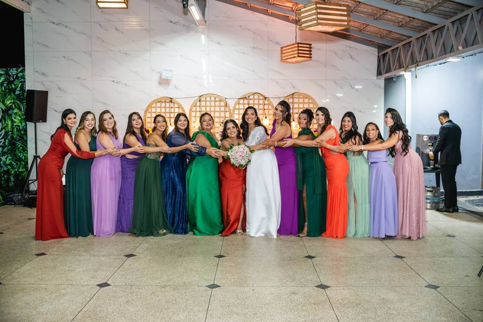 Noivas com as madrinhas