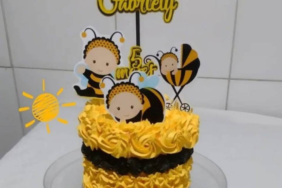Bolo temático com chantily