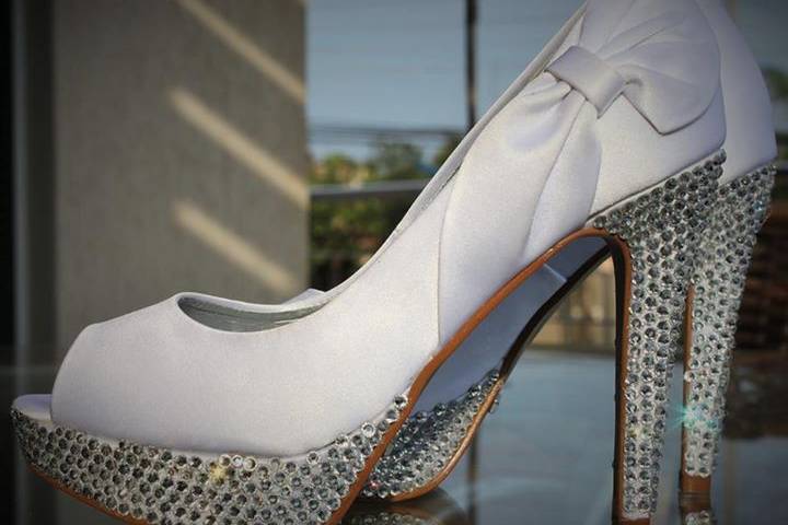 Peep Toe branco com Swarovski