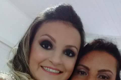 Penteado e maquiagem