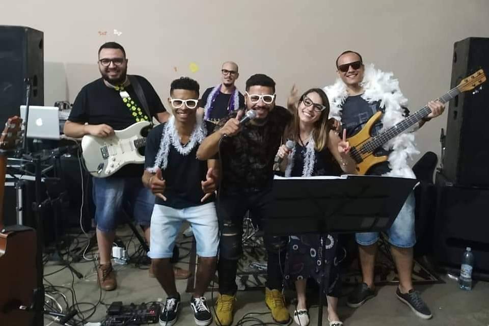 Banda completa para a festa